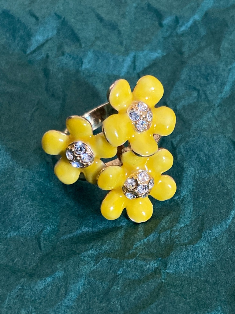 Yellow Enamel 3 Flower Crystal Accent Gold-Tone Ring New! Sz 8